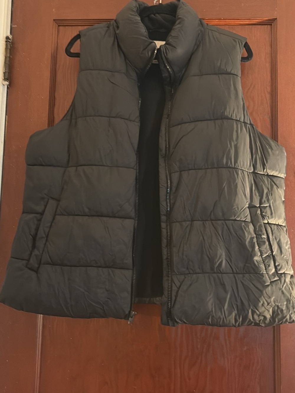 Old Navy Black Quilted Puffer Vest - Women's